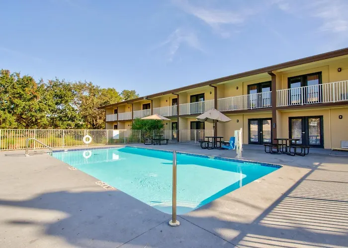 Pet Friendly hotel: Clearwater Hotel